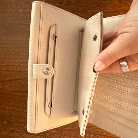 Matt & Nat Light Cream Women's Wallet - Picture 3 of 4
